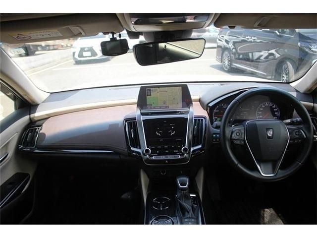 CROWN sedan hybrid