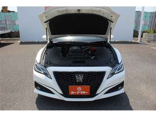 CROWN sedan hybrid