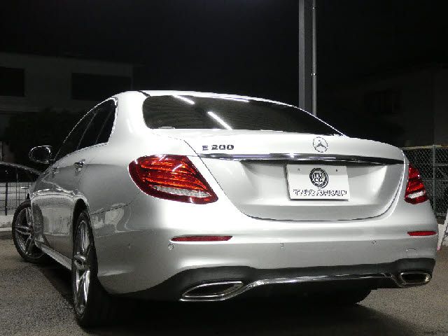 MERCEDES BENZ E-Class sedan