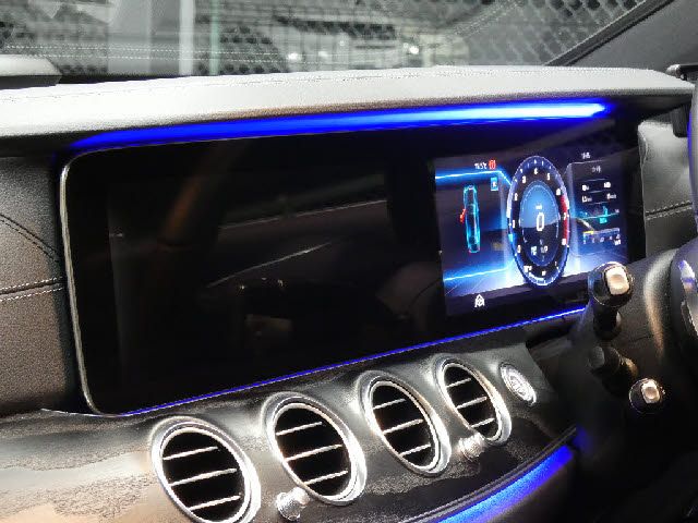 MERCEDES BENZ E-Class sedan