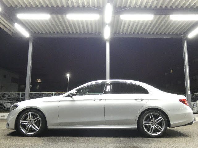 MERCEDES BENZ E-Class sedan