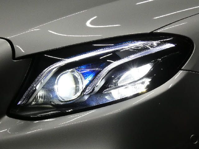 MERCEDES BENZ E-Class sedan