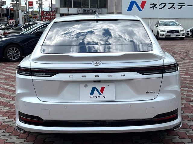 CROWN sedan hybrid