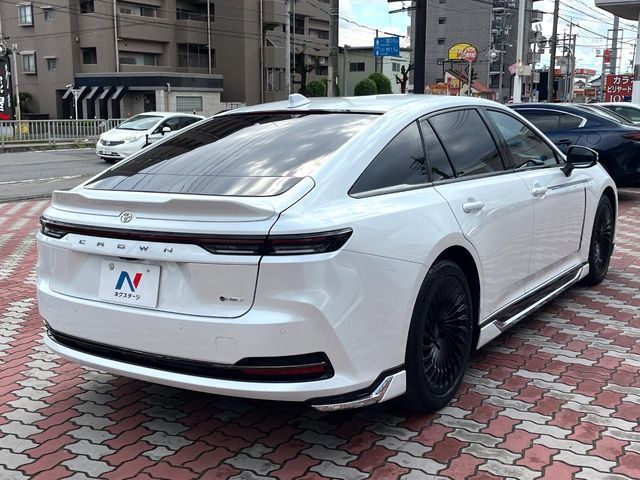 CROWN sedan hybrid