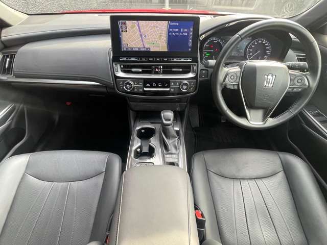 CROWN sedan hybrid