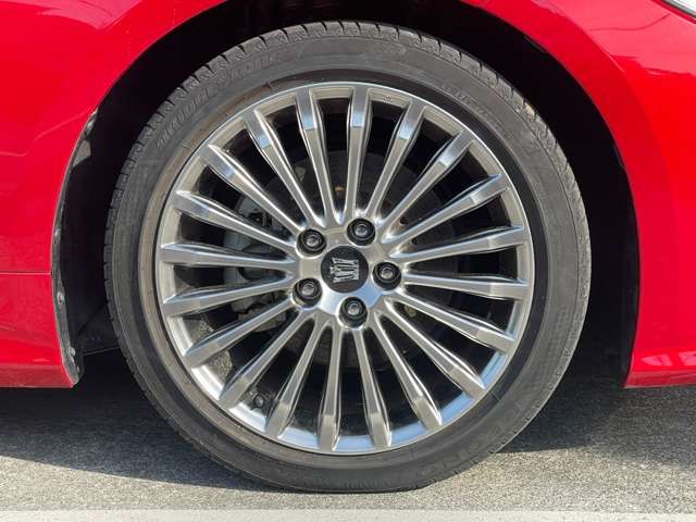 CROWN sedan hybrid