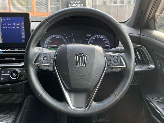 CROWN sedan hybrid