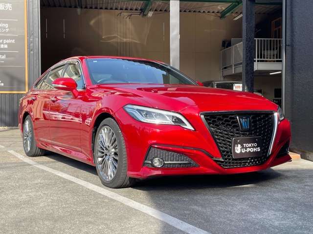 CROWN sedan hybrid