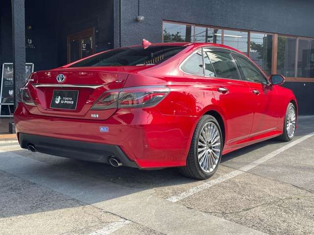 CROWN sedan hybrid