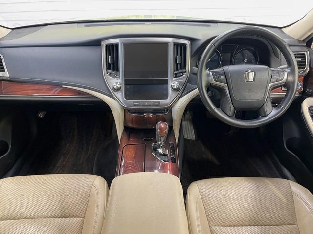 CROWN sedan hybrid 4WD