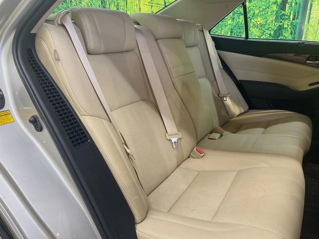 CROWN sedan hybrid 4WD