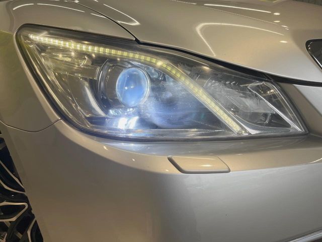 CROWN sedan hybrid 4WD