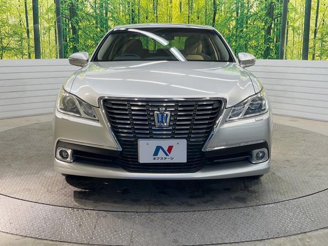 CROWN sedan hybrid 4WD