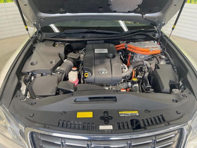 CROWN sedan hybrid 4WD