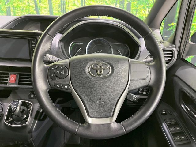 VOXY HYBRID