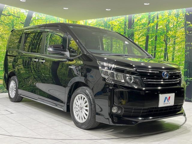 VOXY HYBRID