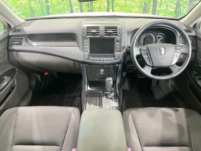 CROWN sedan