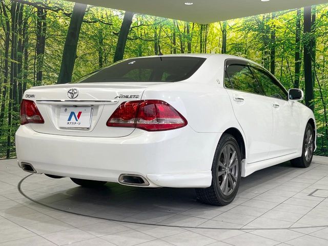 CROWN sedan