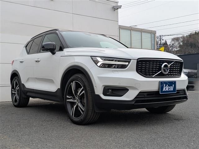 VOLVO XC40