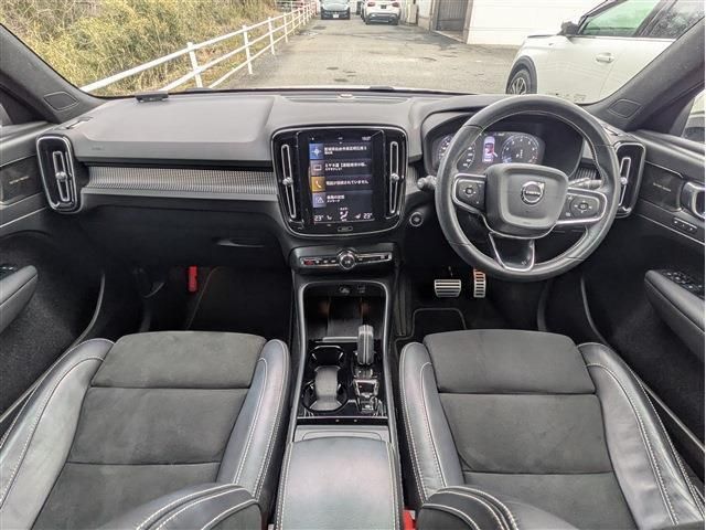 VOLVO XC40