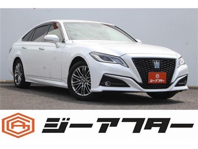 CROWN sedan hybrid