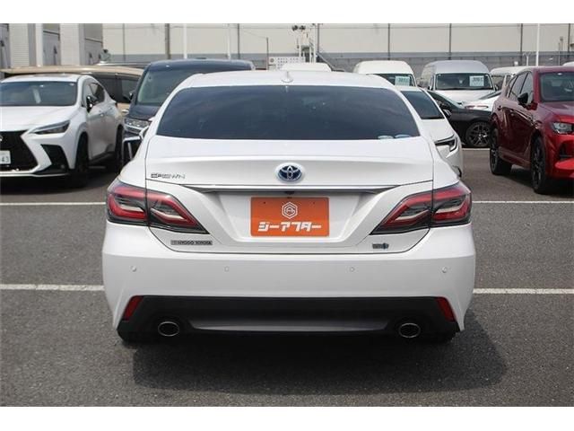 CROWN sedan hybrid