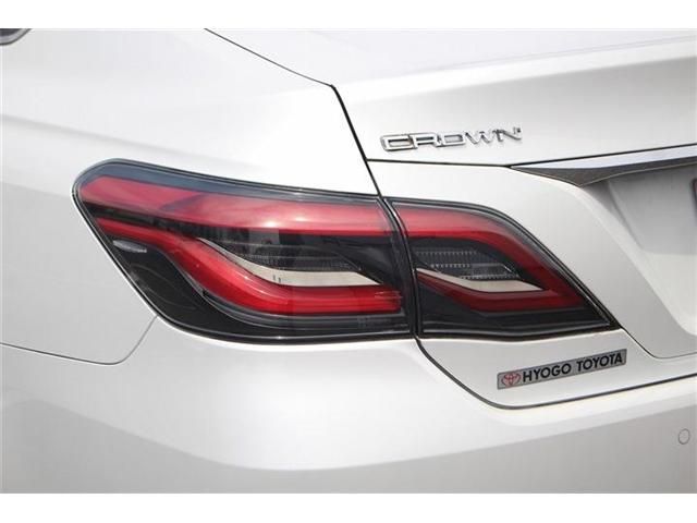 CROWN sedan hybrid