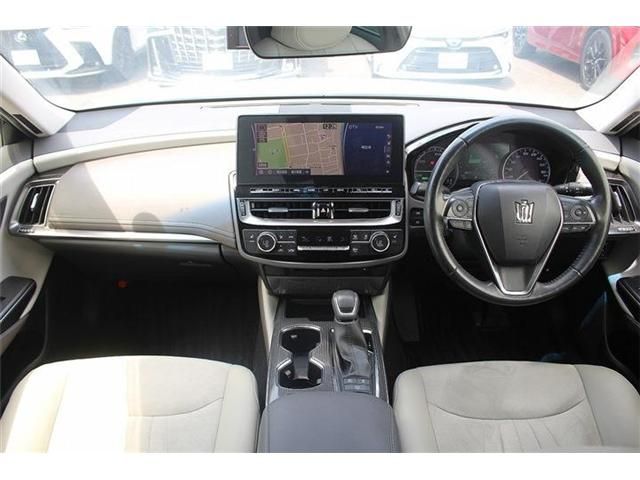 CROWN sedan hybrid