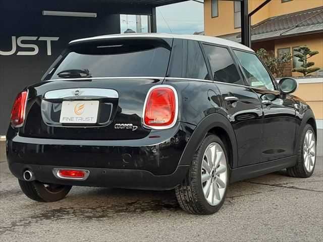 MINI COOPER D 5DOOR