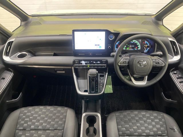 VOXY HYBRID