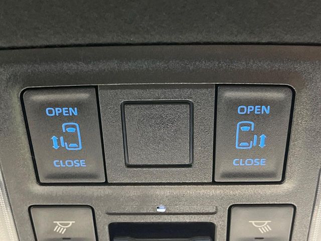 VOXY HYBRID