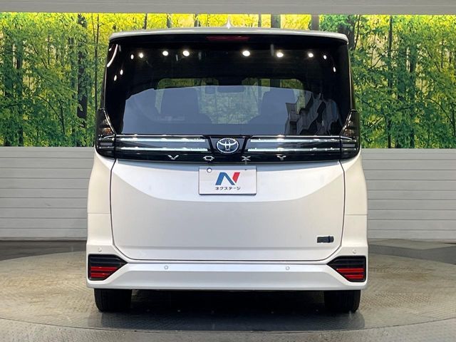 VOXY HYBRID