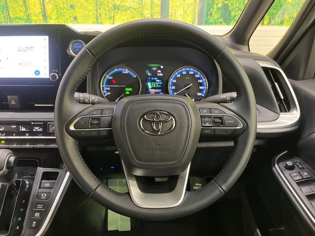 VOXY HYBRID