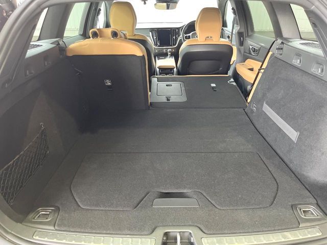VOLVO V60 CROSS COUNTRY