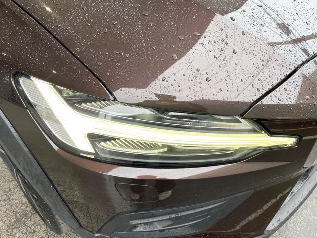 VOLVO V60 CROSS COUNTRY