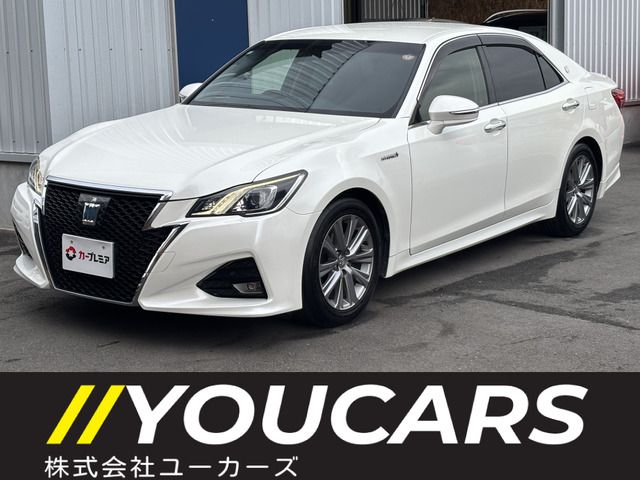 CROWN sedan hybrid
