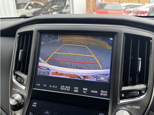 CROWN sedan hybrid