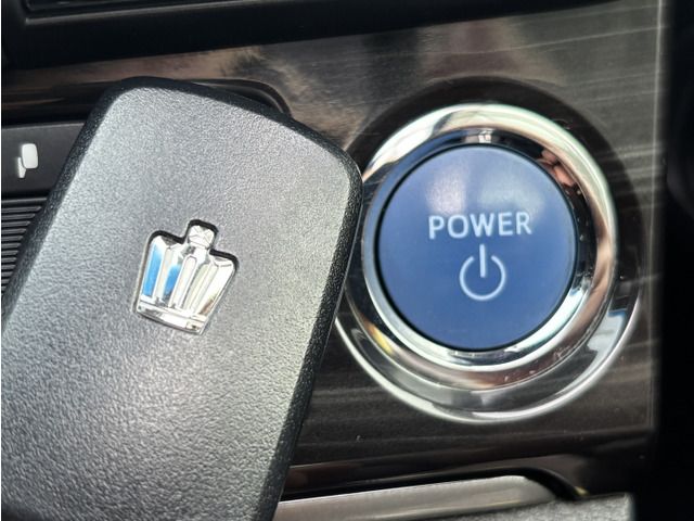 CROWN sedan hybrid