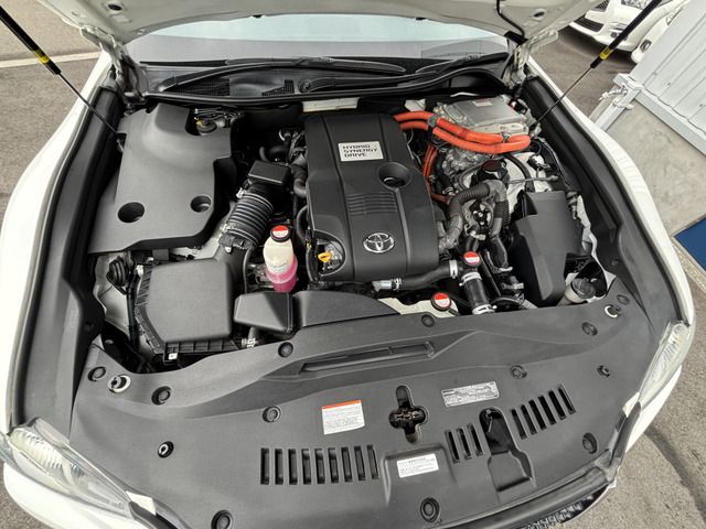 CROWN sedan hybrid