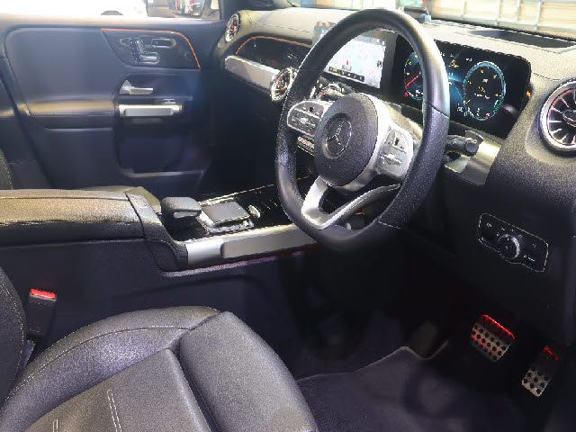 MERCEDES BENZ GLB