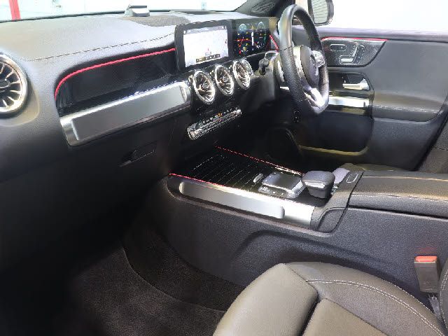 MERCEDES BENZ GLB