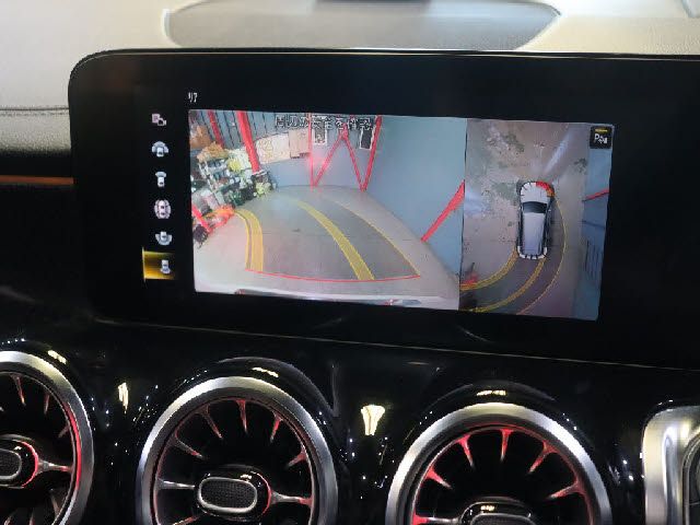 MERCEDES BENZ GLB