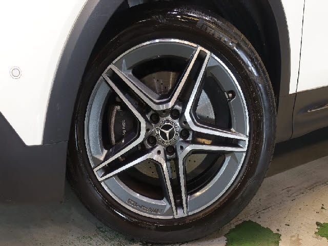 MERCEDES BENZ GLB