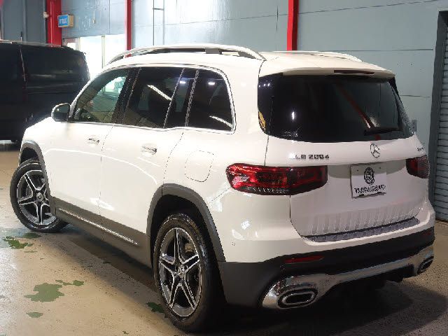 MERCEDES BENZ GLB