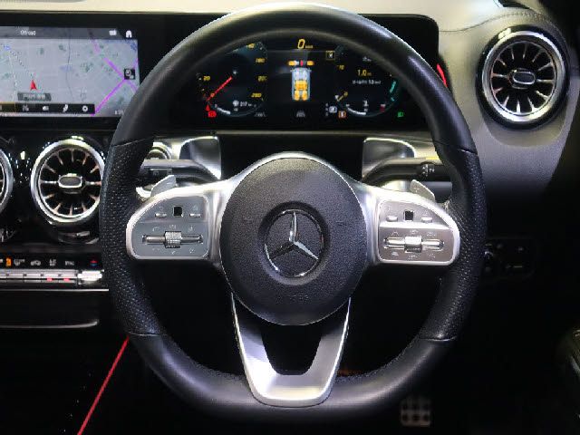 MERCEDES BENZ GLB