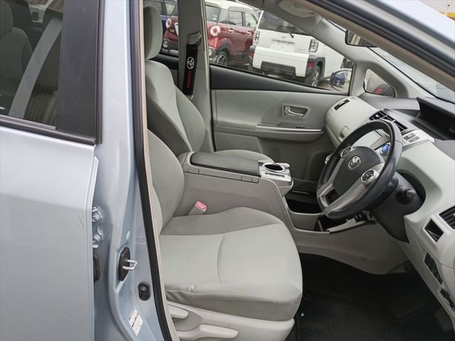PRIUS Alpha