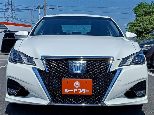 CROWN sedan