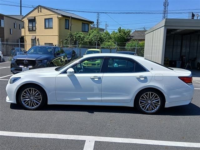 CROWN sedan