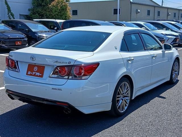 CROWN sedan