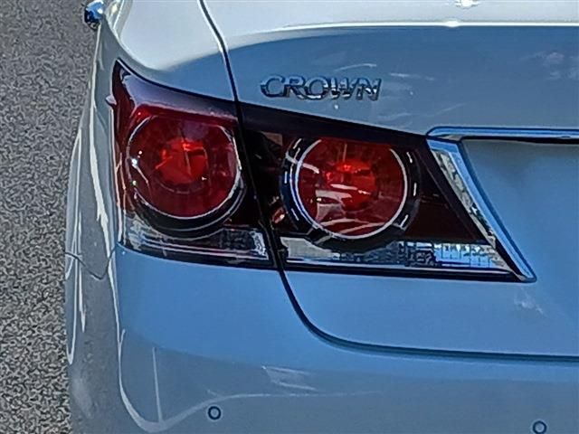 CROWN sedan